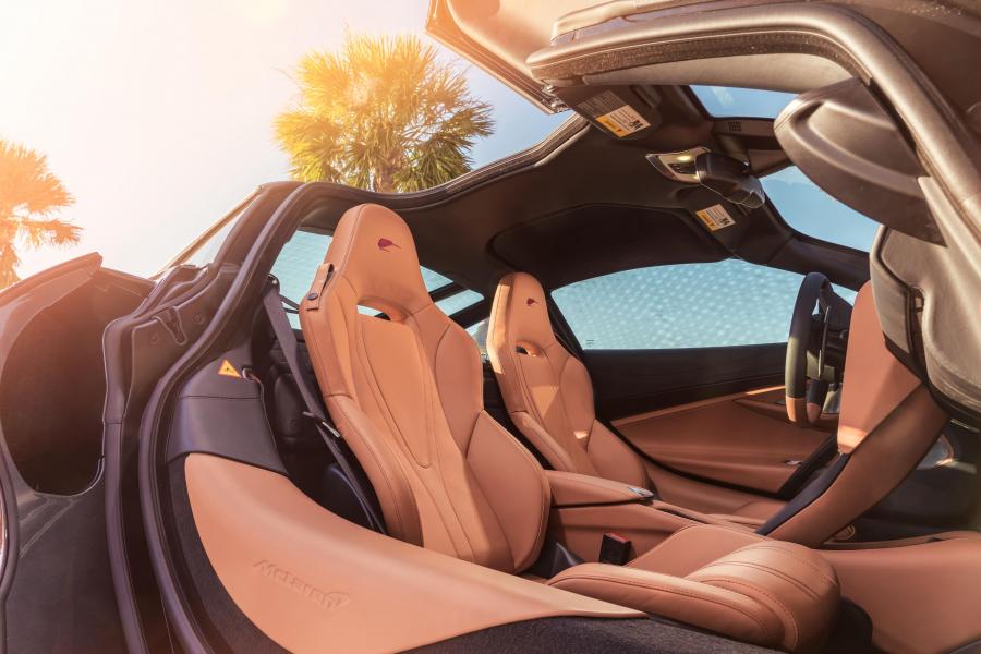 Интерьер McLaren MSO 720S Coupe 2018 года  (NA) (фото 5 из 5)